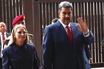 Judge says he won’t dismiss Nicolás Maduro’s case over legal fees dispute 