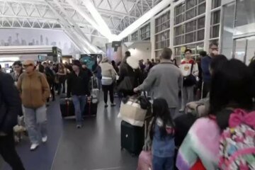 Airport chaos lingers as Congress fails to fund TSA
