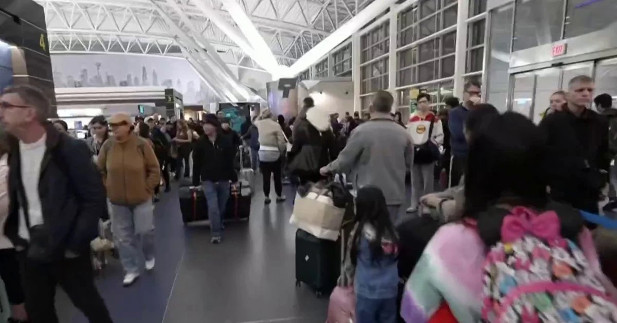 Airport chaos lingers as Congress fails to fund TSA