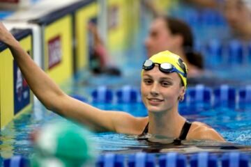 Summer McIntosh: Canadian teenager breaks another world record