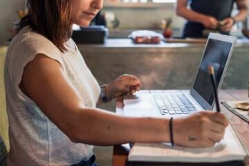 More women now make as much as their husbands, but still do more at home