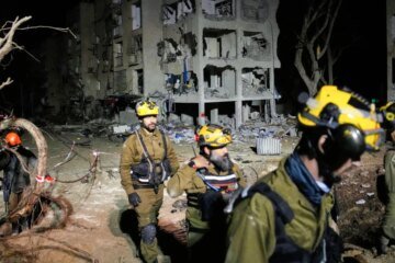 Iranian missile strikes injure 115 in Israel, officials say, puncturing air defenses and shocking the public