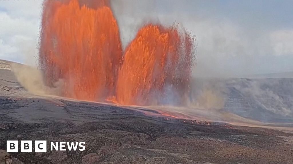 Volcanic fragments rain down as Hawaii’s Kilauea volcano erupts