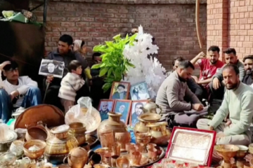 Kashmiris donate gold and cash to support Iran | US-Israel war on Iran