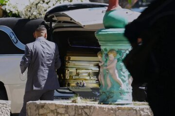Notorious cartel leader “El Mencho” is buried in a golden casket in Mexico