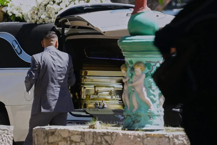 Notorious cartel leader “El Mencho” is buried in a golden casket in Mexico