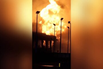 Fuel tank fire rages in Bahrain after Iranian attack | US-Israel war on Iran