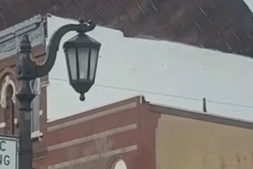 High winds tear roof off of Ohio building