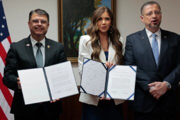 Costa Rica to accept 25 deportees per week under Trump deportation effort | Donald Trump News