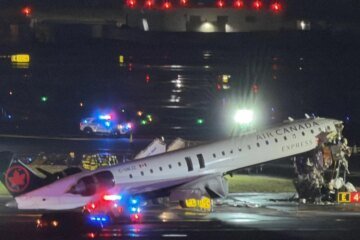 New York’s LaGuardia Airport closed after arriving plane and ground vehicle collide