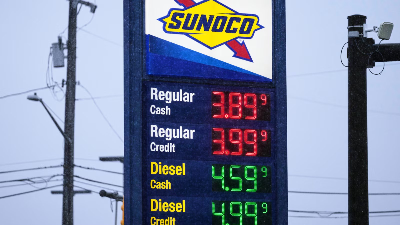 As fuel prices rise, US lawmakers push to suspend the federal gas tax