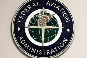 Small plane makes emergency landing in Hudson River, 2 people aboard swim to safety