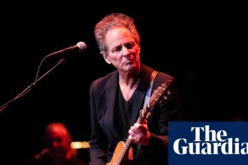 Woman arrested for allegedly stalking Fleetwood Mac’s Lindsey Buckingham | Fleetwood Mac