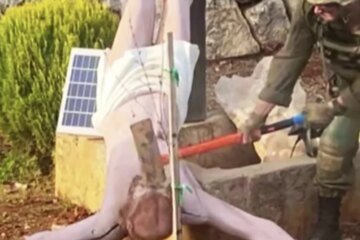 Outrage after Israeli soldier seen striking Jesus statue in Lebanon