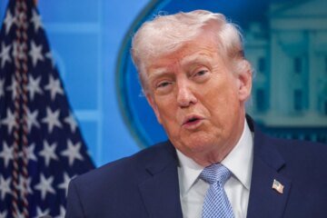 Trump threatens to jail journalists in hunt to find leaker of Iran fighter jet story