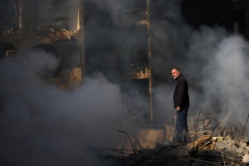 Israel’s attacks devastate Beirut and threaten U.S.-Iran ceasefire