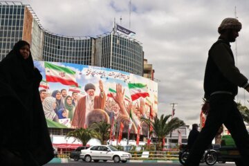 Iran says there is ‘still a distance’ to peace deal as Hormuz closure halts shipping