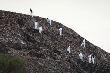 Tourists describe terrifying moments during deadly shooting at Mexico pyramid site
