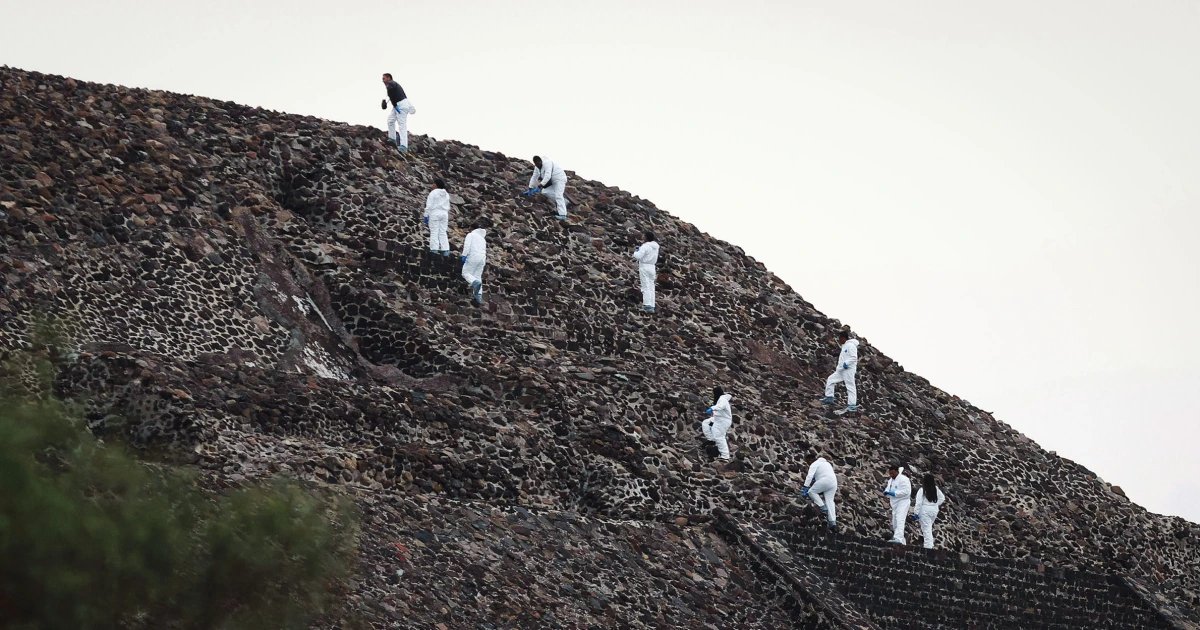 Tourists describe terrifying moments during deadly shooting at Mexico pyramid site