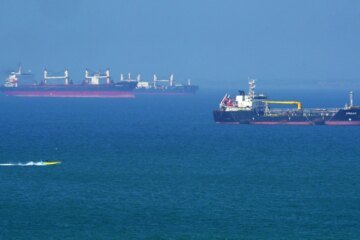 Trump warns Iran ‘better get smart soon’ as he weighs military options over Strait of Hormuz