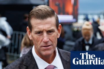 Indigenous speakers booed at Anzac Day services while Ben Roberts-Smith attends separate Gold Coast event | Anzac Day