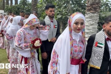Hope in Gaza as 300 couples get married at one time