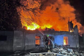 Russia strikes Ukraine’s Odesa port, kills railway worker in Zaporizhia | Russia-Ukraine war News