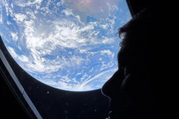 Artemis II loops far side of the moon, goes through planned communications blackout | Special Report