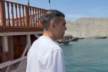 CBS News gets exclusive look at the Strait of Hormuz