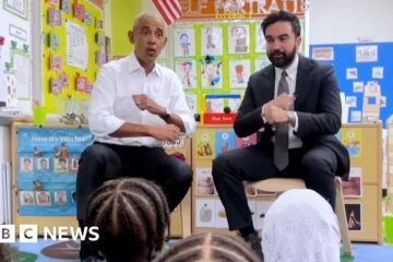 Obama and Mamdani sing with children in New York