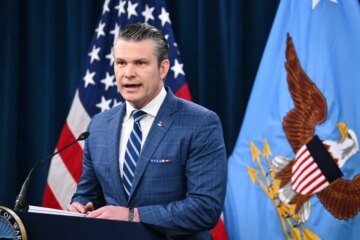 Judge says Pentagon must restore press access