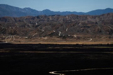 Crews making progress containing Southern California wildfire