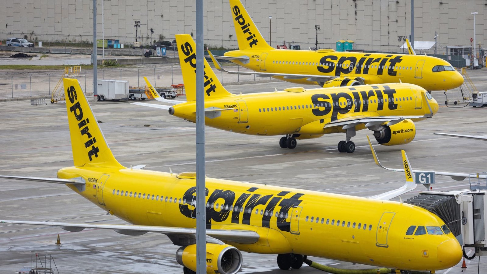 Spirit Airlines begins to shut down after failing to agree bailout