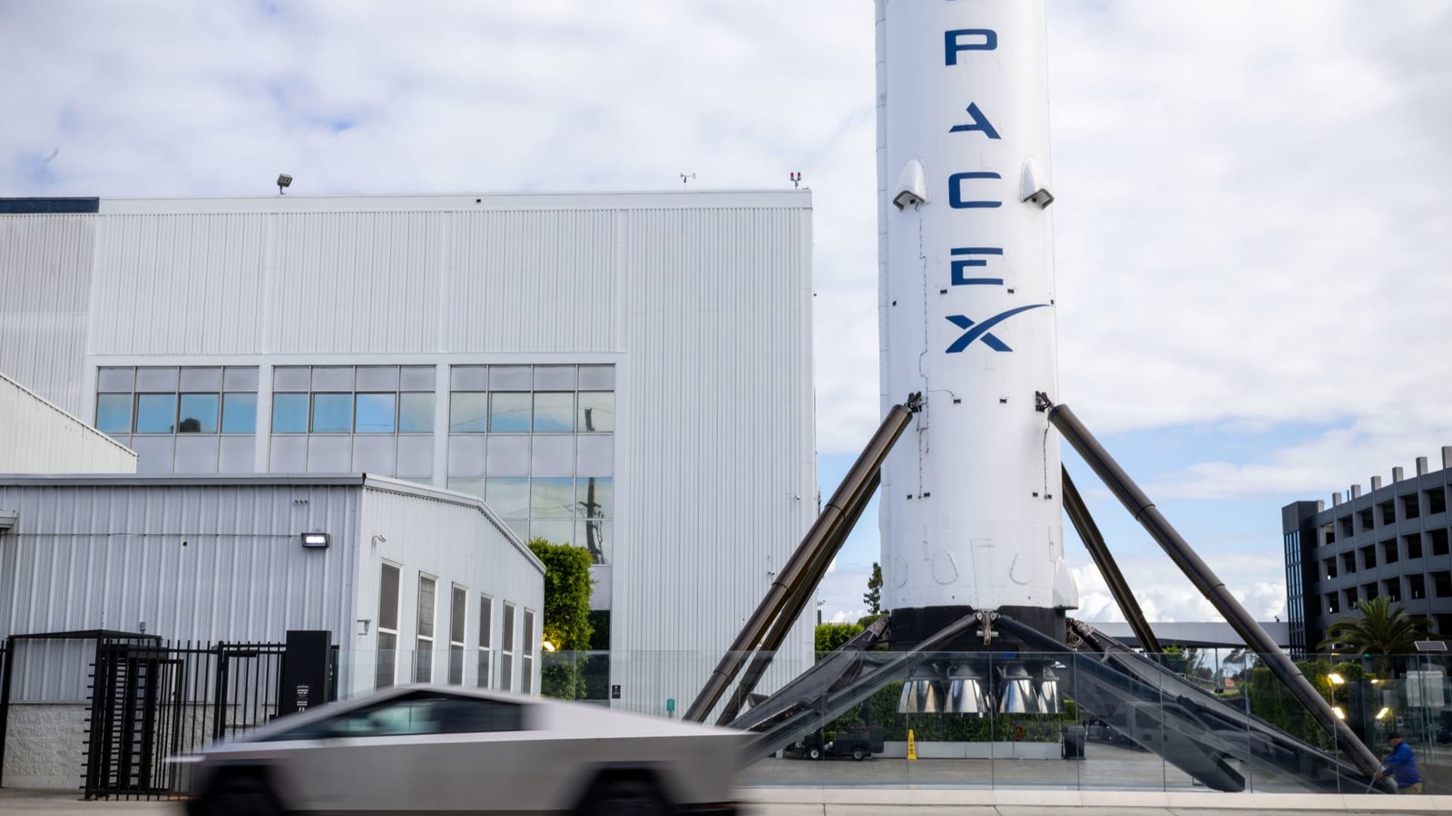 SpaceX launches Starship test flight after prior scrub