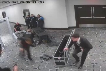 White House Correspondents’ Dinner suspect seen running through security in new video