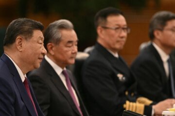 Chinese President Xi Jinping gives opening remarks at bilateral talks