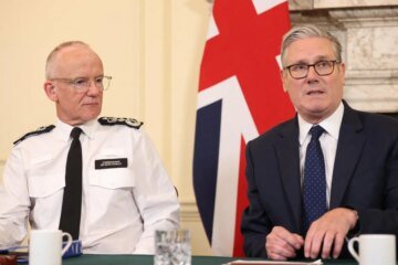 U.K. raises terrorism threat level to “severe” after Golders Green stabbing attack