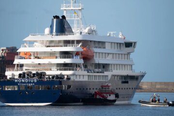Hantavirus-stricken cruise ship arrives in Tenerife