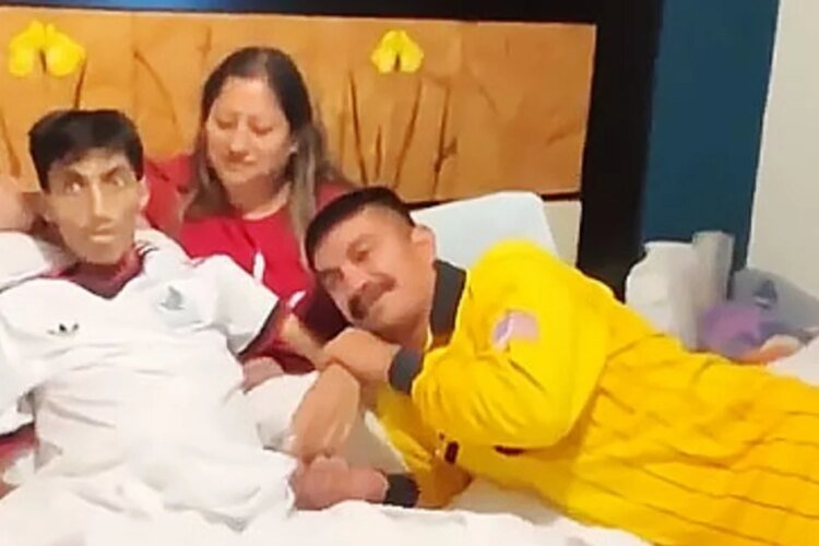 Teen dies hours after his parents reunited with him following immigration detention