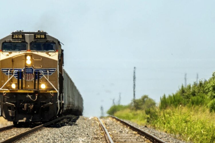 6 people found dead inside cargo train boxcar in Texas
