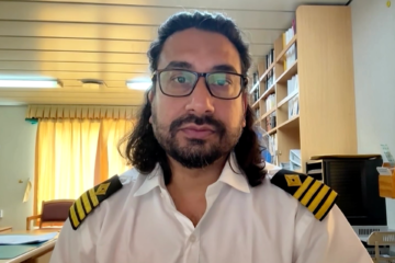 Captain warns ‘no ship will be a hero’ by risking Hormuz transit | US-Israel war on Iran News