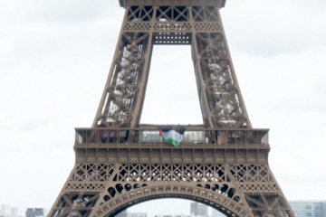 Activists hang Palestinian flag on the Eiffel Tower for Nakba Day | Protests