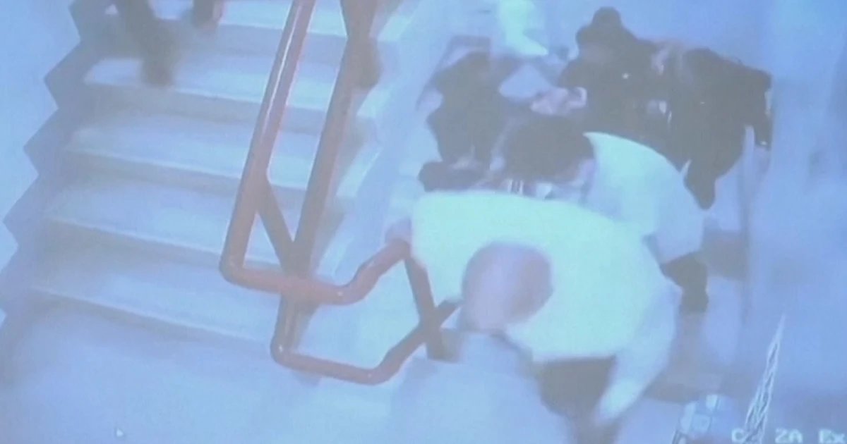 Video shows Philippine senator being chased by police after arrest warrant issued
