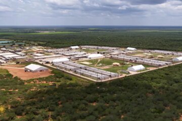 Children “held like criminals” inside ICE detention center