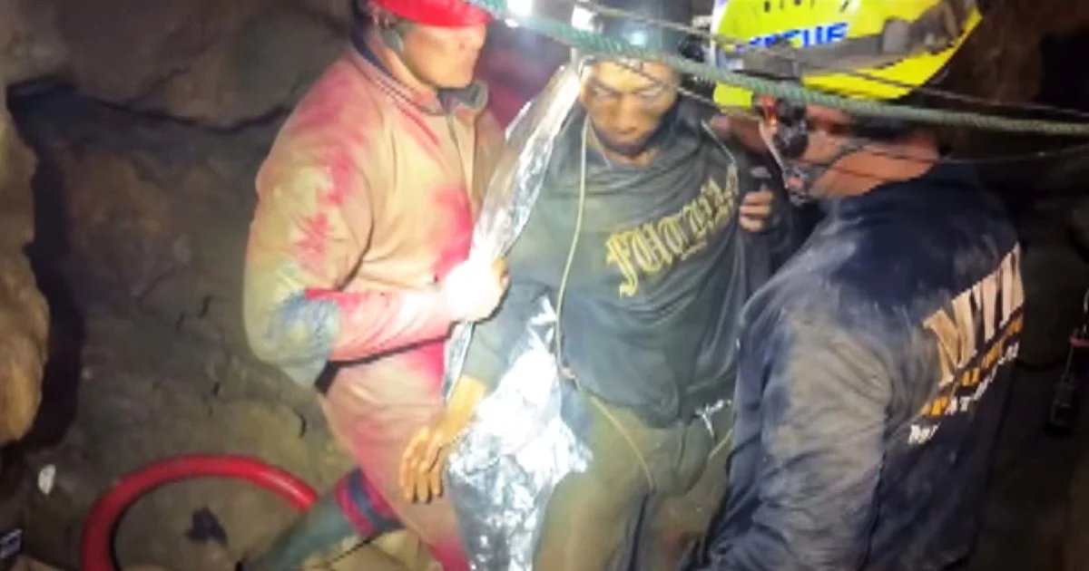 Video shows Laos cave rescue of first of five men trapped underground