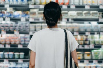 5 economic signals suggest U.S. consumers are feeling the strain
