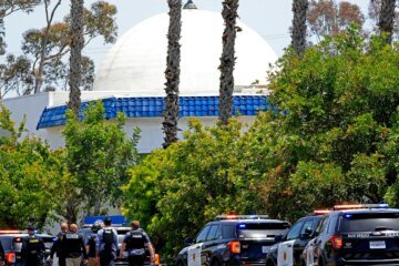 3 killed in shooting at Islamic Center of San Diego, police say; 2 suspects also dead