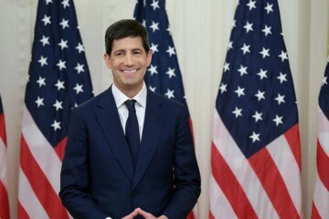 Kevin Warsh sworn in as new Fed chair at White House, replacing Powell