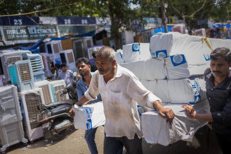 ‘A calamity’: Why is a record heatwave sweeping South Asia? | Weather News