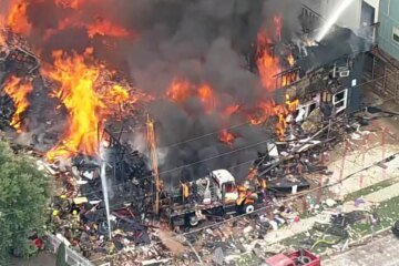 At least 4 hurt after large explosion destroys Dallas apartment building, DFR says